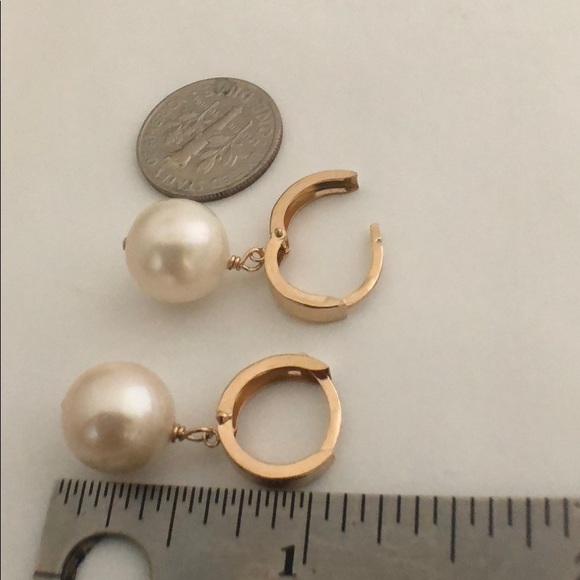 11mm REAL White Round Pearl Huggie Earrings - Picture 4 of 5